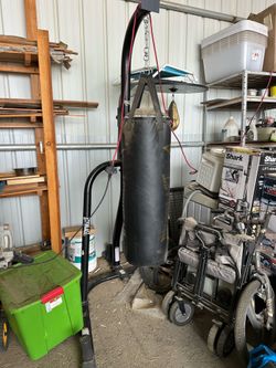 Punching bag w stand and speed bag