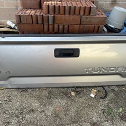 Toyota Tundra Tailgate 