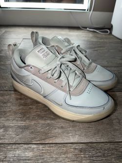 Men’s Nike shoes size 10