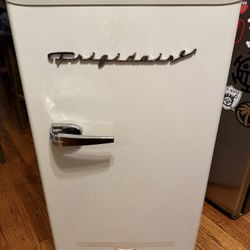 Frigidaire Retro Mini Fridge