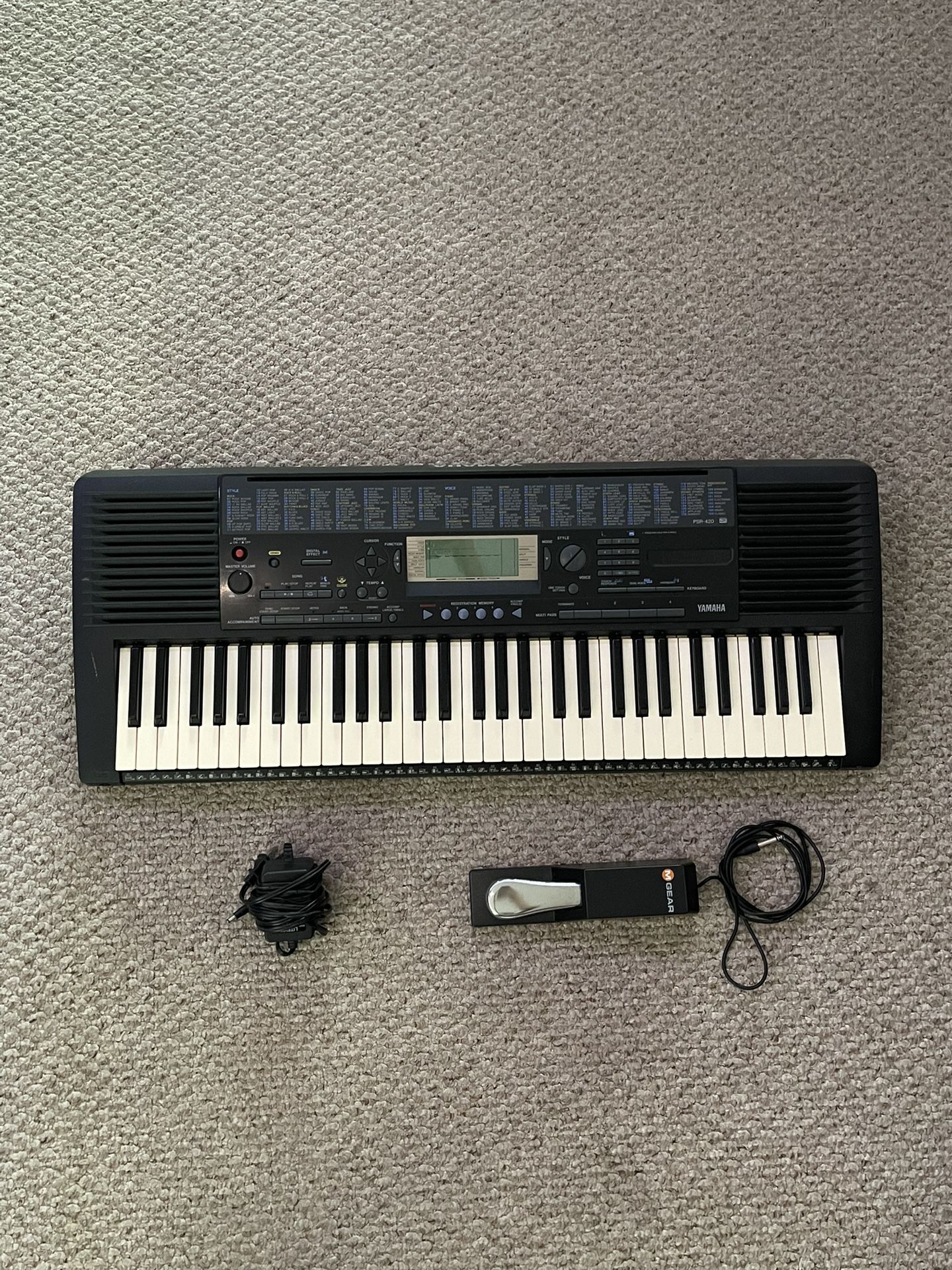 Yamaha PSR-420 w/Sustain Pedal