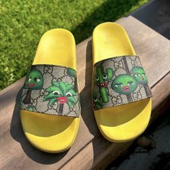 AUTHENTIC Gucci GG Supreme Monogram Smiling Plants Slide Sandals 35 Yellow Multicolor