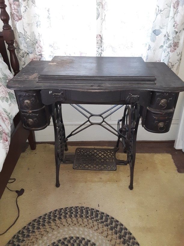Antique Sewing Machine 
