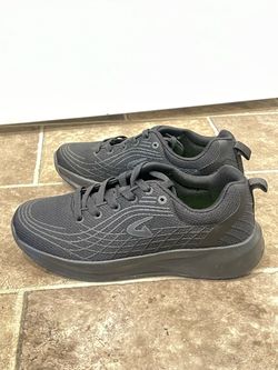 BRAND NEW! Women’s Geers Slip-Resistant Work Shoes in black, size 8.5.
