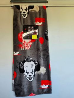 It Throw Blanket