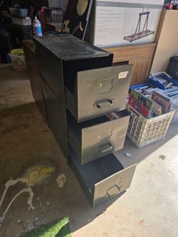 TODAY SUNDAY ONLY 10AM-5PM ! Old metal drawers. Functional, JUST $10