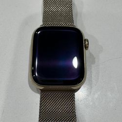 Apple Watch Series 7 GPS + Cellular 41mm - Stainless steel Gold - Milanese loop Gold