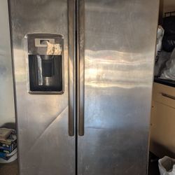 GE Side-by-side Refrigerator 