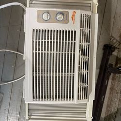 Ocean Breeze 5,000 BTU Window Air Conditioner - Works Great Condition
