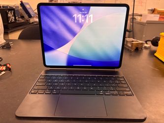 iPad Pro m5 1TB 13 inch W/ Magic Keyboard