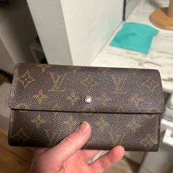 Louis Vuitton Monogram Portefeuille International Long Wallet – Snap Closure