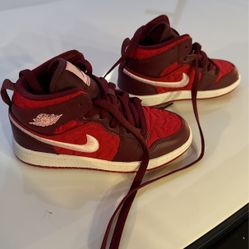 Jordan 1 MID SE (PS) Size 12 Kids