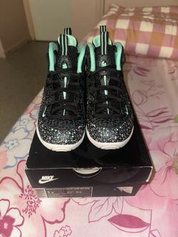 Nike | Posite Little One Qs (PS) | Black/ Green Glow - Lagoon Pusle Nori / Lueur Verte | Size 1Y