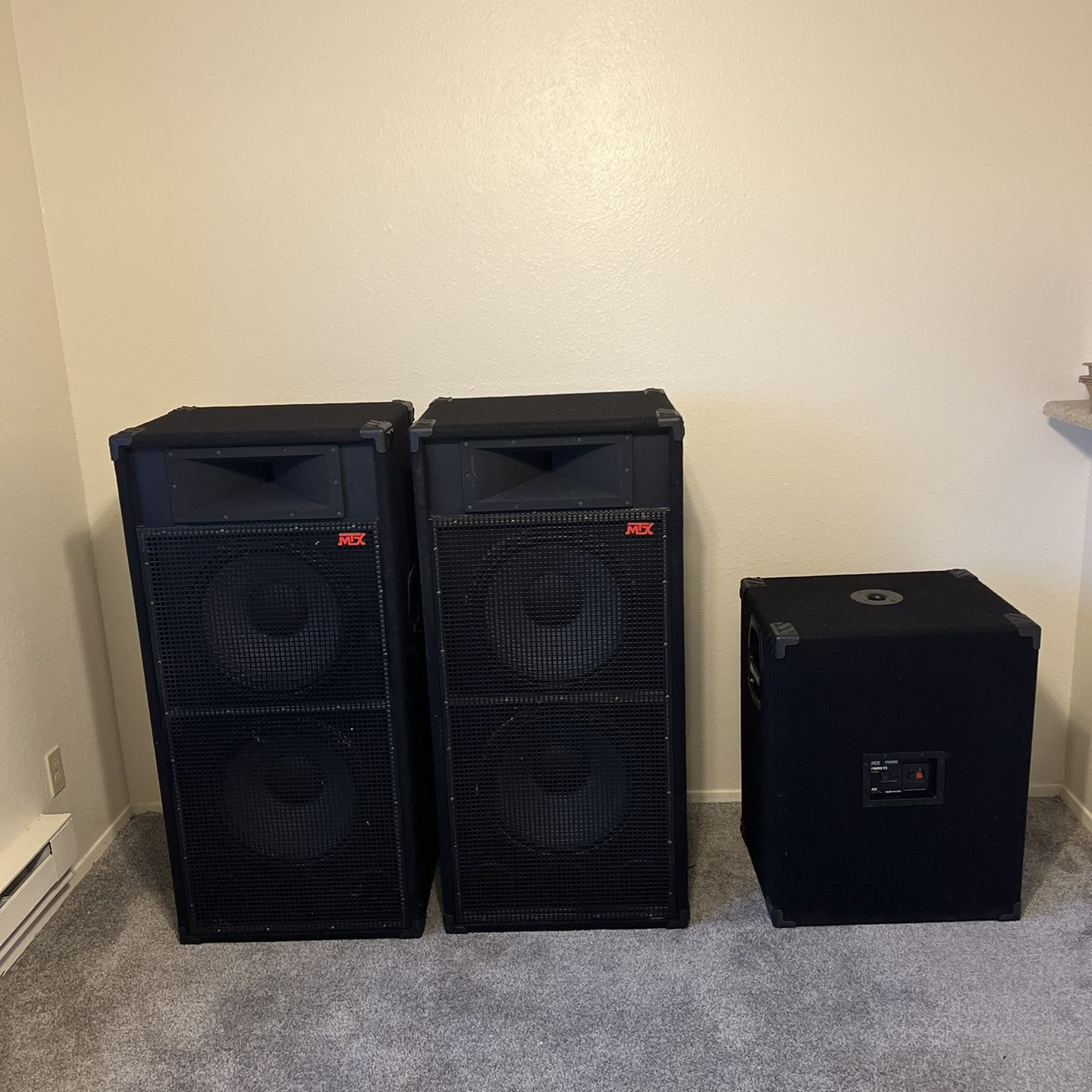 MTX Two  Loudspeakers And Boom Box For DJ