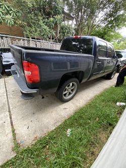 Crew Cab Silverado 2010/ Selling Motor Transmission