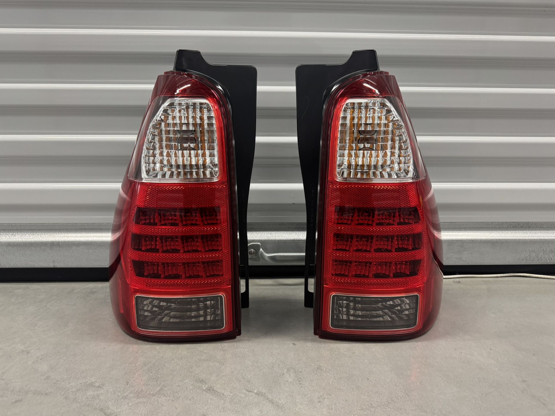 4Runner Tail Lights 2006 , 2007 , 2008 , 2009 OEM LED