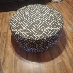 Raymour And Flanigan Daine Round Ottoman