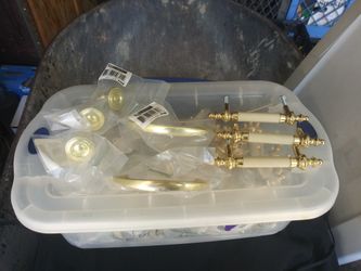***BRAND NEW *** polished brass knobs and handles