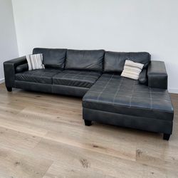 BLACK LEATHER SECTIONAL COUCH ***FREE DELIVERY ***