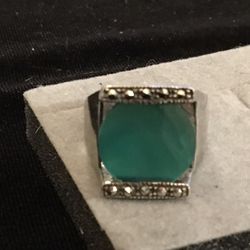 Unisex chalcedony/malachite ring