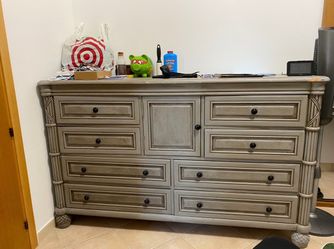 Dresser + 2 Nightstands – Solid Wood, Must Go
