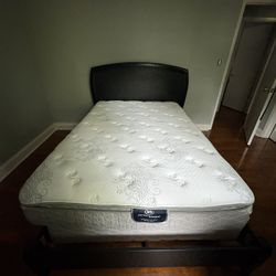 Full bedroom Set - Full Bed frame, (head And Foot Board) Dresser, Nightstand Table 