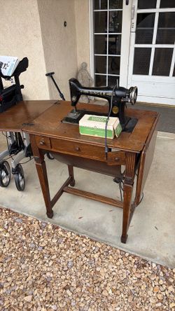 Singer sew machine antique