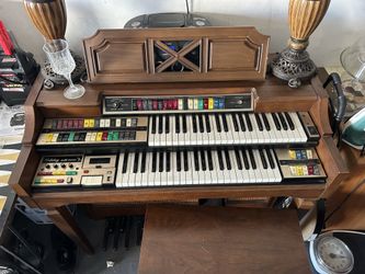 Lowrey TLOKS-25 Holiday with Magic Genie Electronic Organ + Bench ā Vintage 1970s ā Works Great!