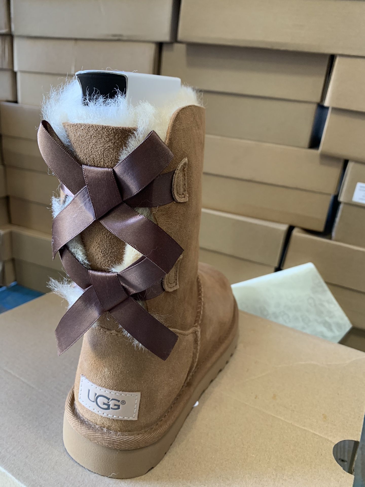 Size 6 Bailey bow ugg boots