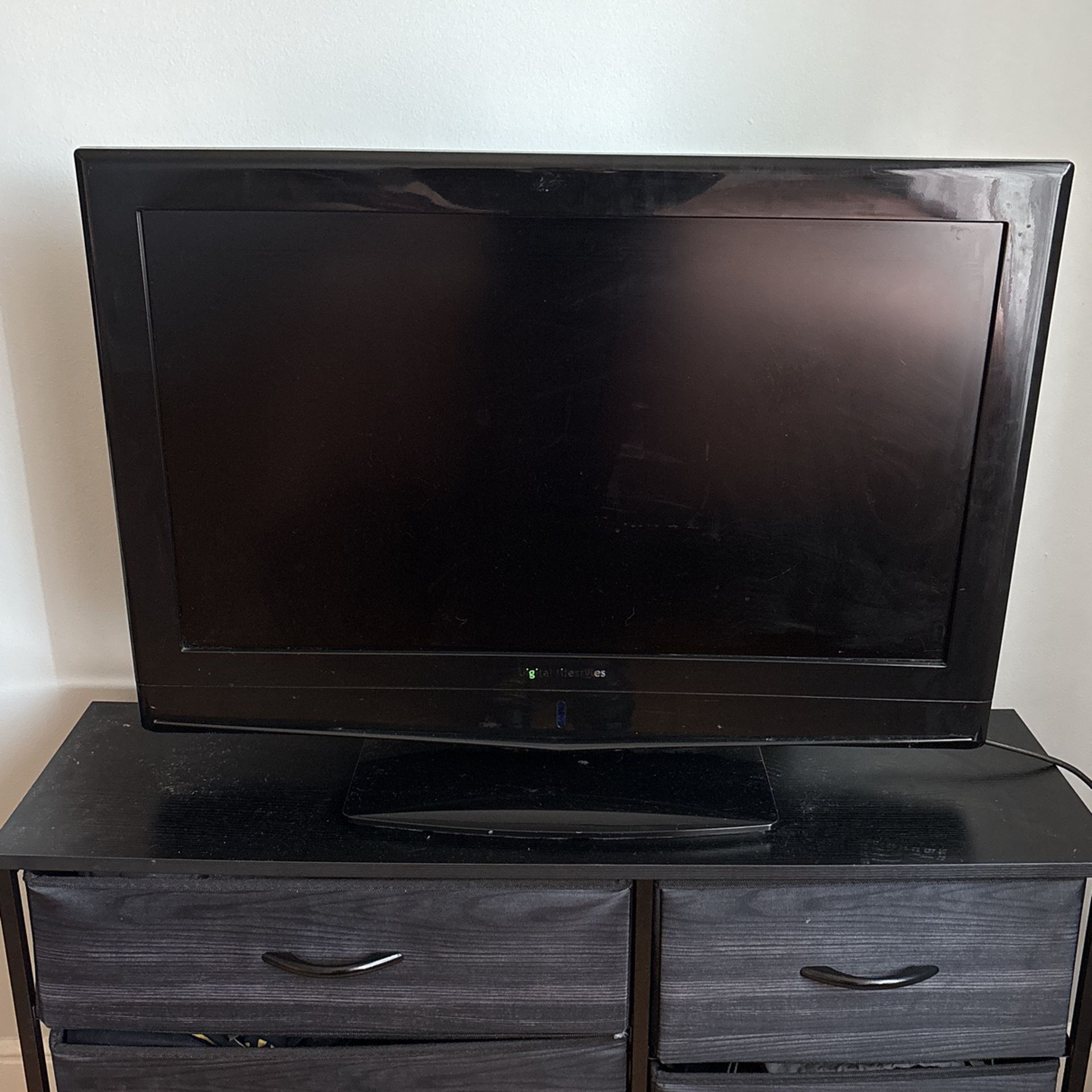 Digital Lifestyles LCD TV
