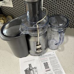 Breville the Juice Fountain Cold juicer.