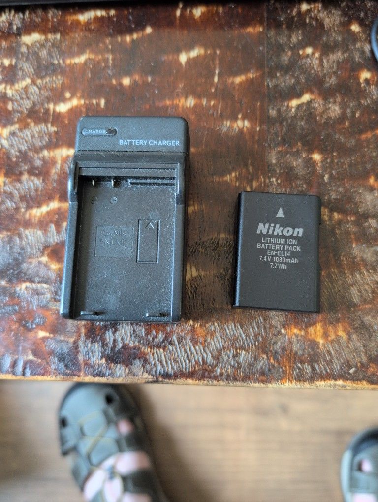 Nikon Digital SLR camera Battery And Charger