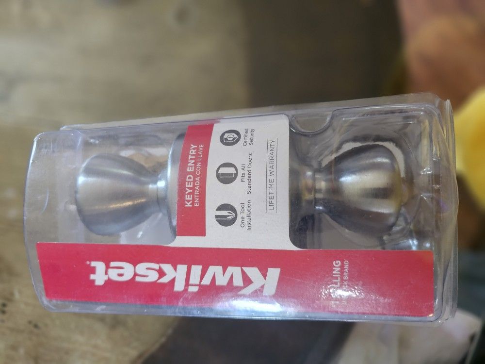 π Kwikset Keyed Entry Door Knob β NEW in Sealed Package