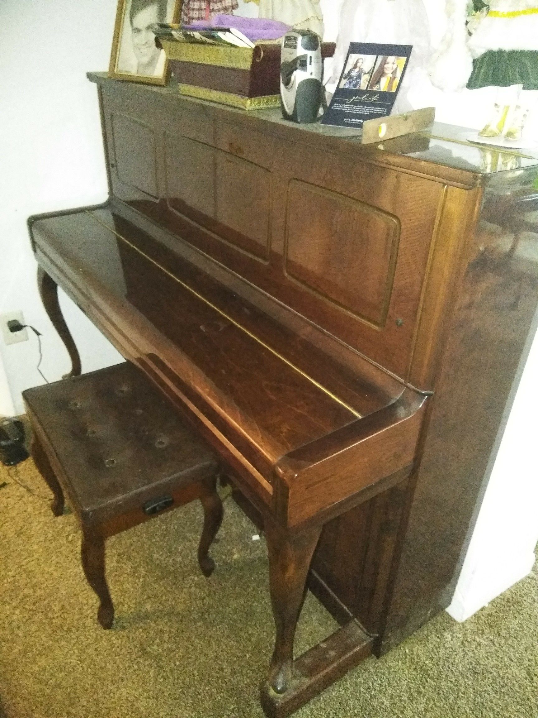 Tokai Queen Anne Piano. Like new, wife never learned to play.