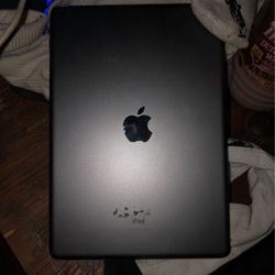 64 GB IPAD 9th Gen (2021) Only 9 Months Old 