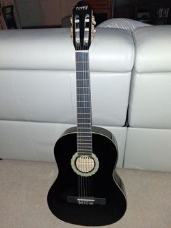 Fever acoustic guitar in very good condition