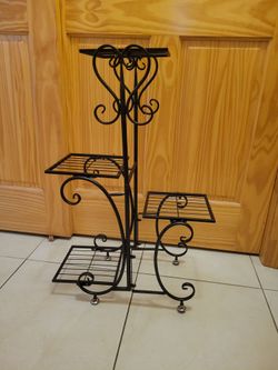 Black Metal 4-Tier Plant Stand. NEW