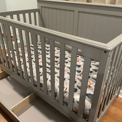 Grey Crib With The Mattress