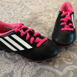 Little kids Soccer Cleats. Great Condition Only Worn For 2 Practices. Size 10Y for Very Young Kids.