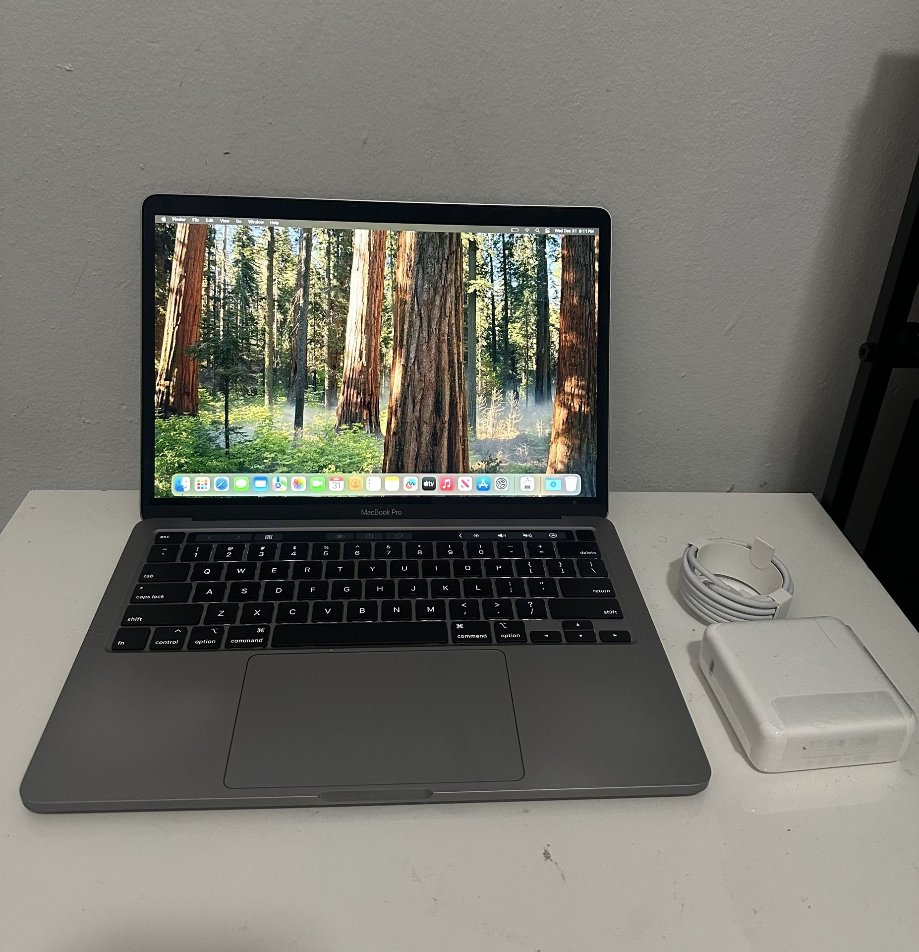 MacBook Pro 2020 13 in 16GB 500GB