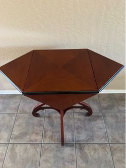 Excellent condition-Baker Furniture Mahogany Handkerchief Drop-Leaf Table model(5823)