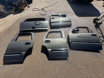 00-06 Chevy Tahoe Doors