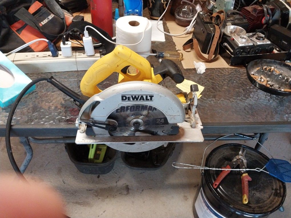 Dewalt Saw