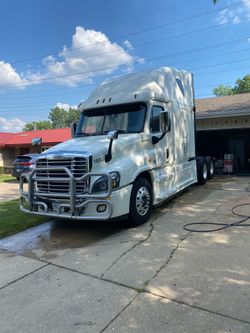 Freightliner casadia and 53’ trailer