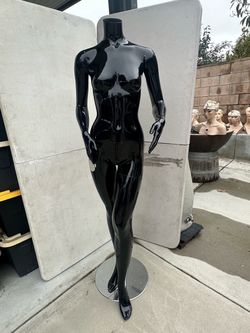 Glossy Black Full-Body Female Mannequin – Retail / Boutique Display