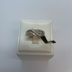 14K GOLD DIAMOND RING. NEW. 