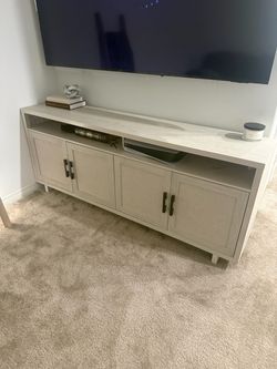 Free entertainment center