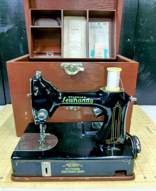 Vintage Standard SewHandy FeatherWeight Sewing Machine w/Case & Accessories Osann Corp GE Model A