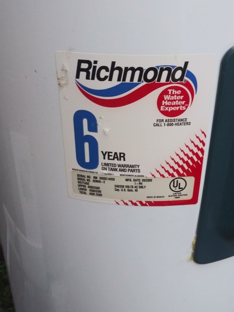 40gallon Richmond electric hot water heater for Sale in Indianapolis