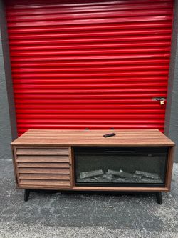 MODERN FIREPLACE TV STAND / CONSOLE TV / WALNUT / IN GREAT CONDITION / DELIVERY NEGOTIABLE